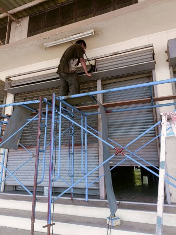 งานเปลี่ยนชุดสปริงเพลาขับประตูม้วน